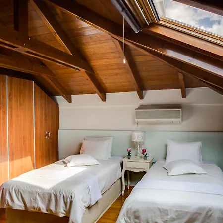 Thia Maria Apartment *